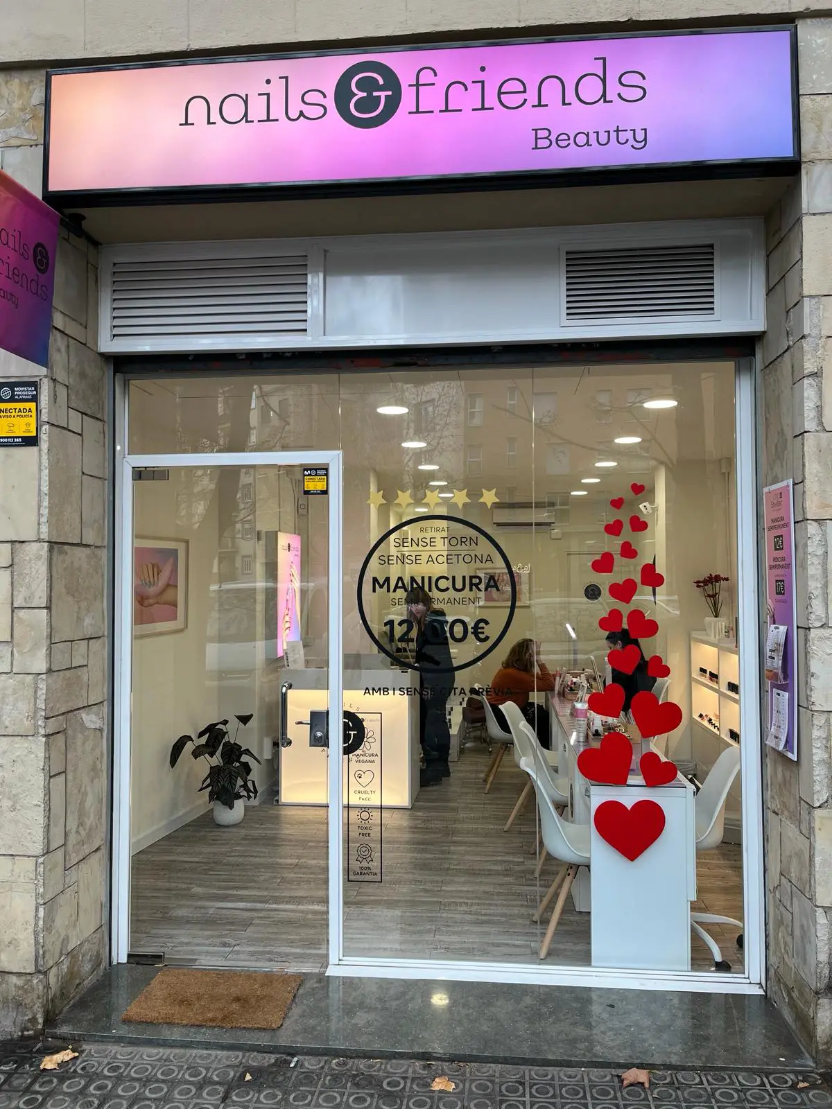 Centro de uñas en Sagrada Familia, Barcelona
