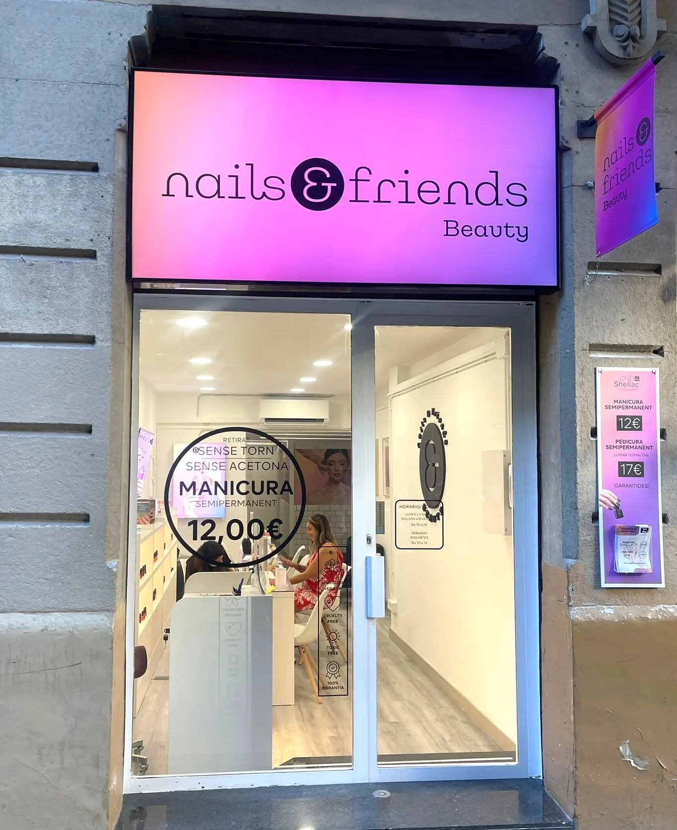 Centro de uñas en Sagrada Familia, Barcelona