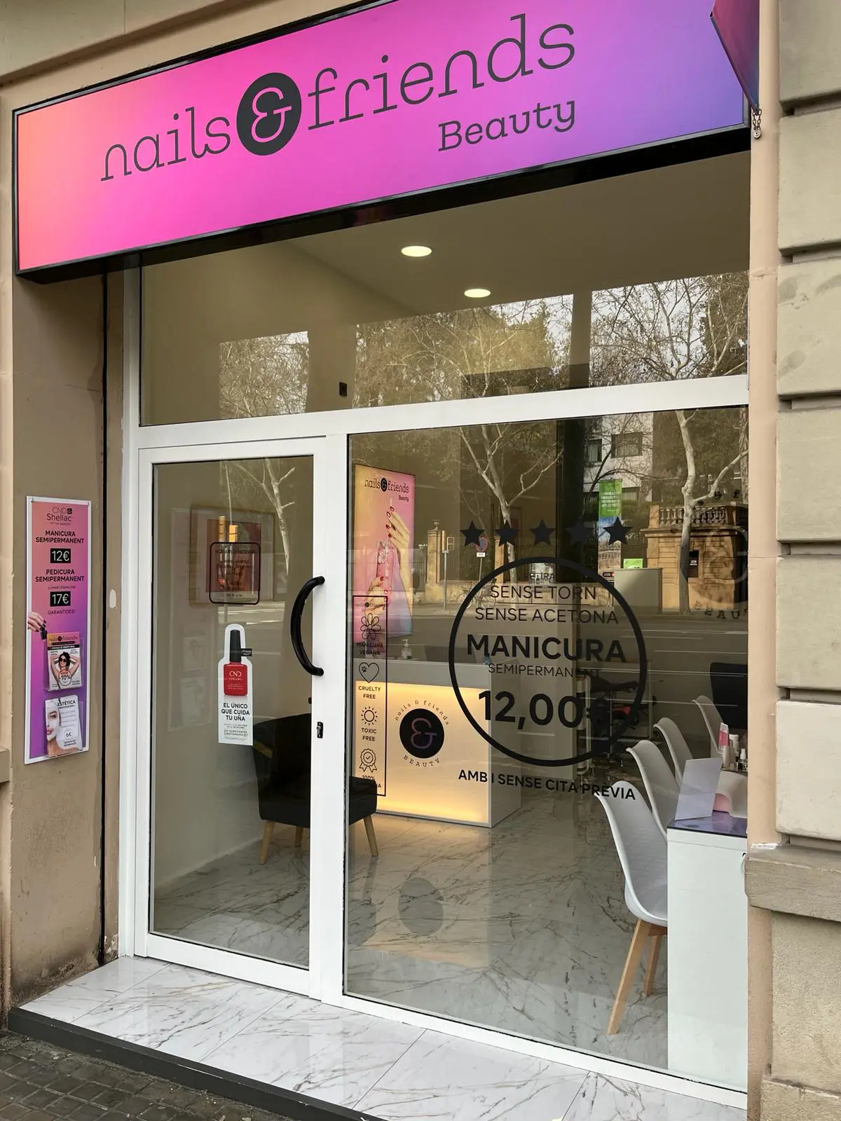 Centro de uñas en Sagrada Familia, Barcelona