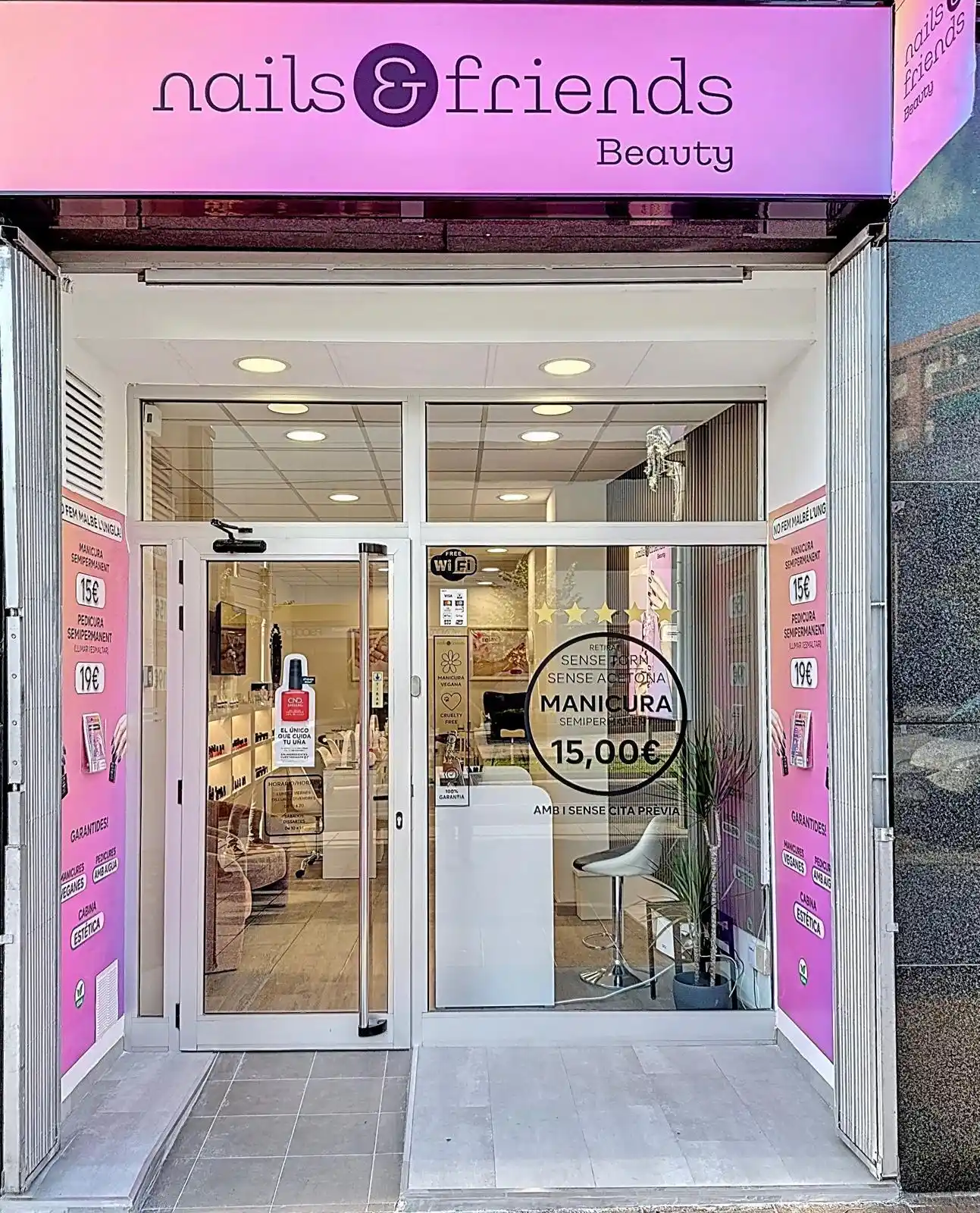 Centro de uñas en Sagrada Familia, Barcelona