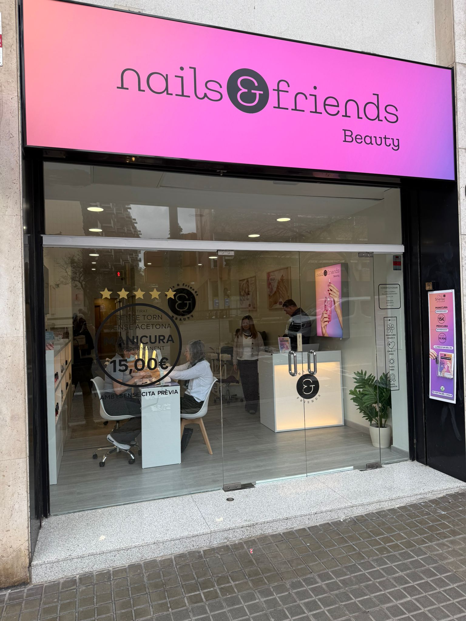 Centro de uñas en Les Corts, Barcelona