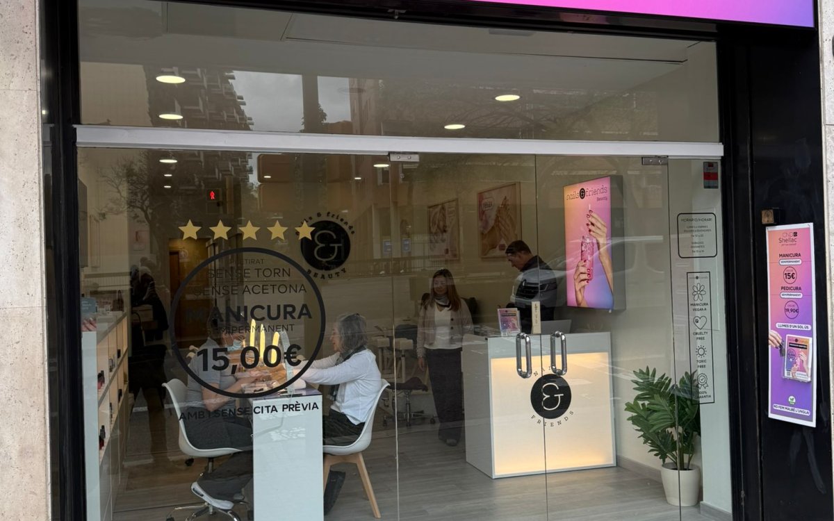 ¡NUEVO SALON DE MANICURA NAILS&FRIENDS EN LES CORTS (BARCELONA)!