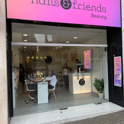 ¡NUEVO SALON DE MANICURA NAILS&FRIENDS EN LES CORTS (BARCELONA)!